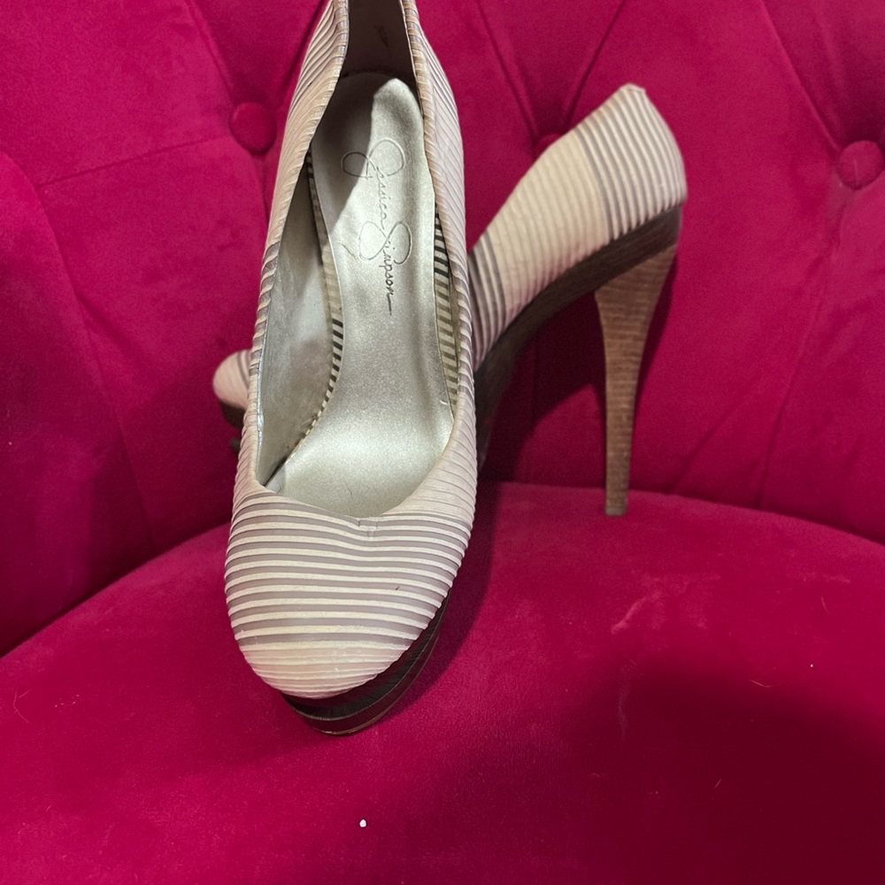 Heels - Picture 3 of 4